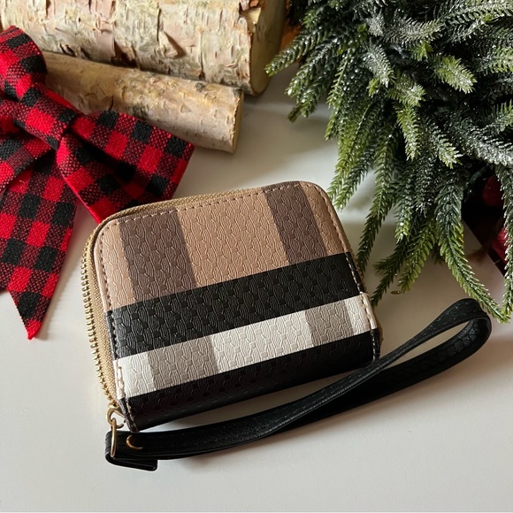 Wristlet Wallet - Picture 3 of 4